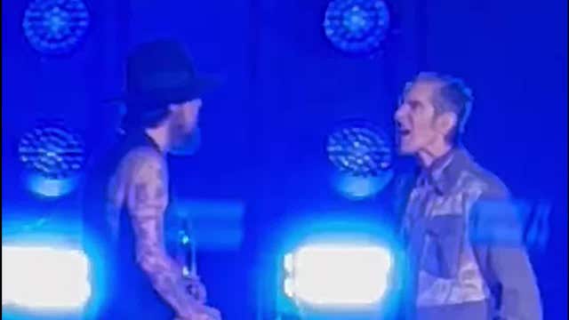 Jane's Addiction's Perry Farrell punches guitarist Dave Navarro onstage, shutting down concert