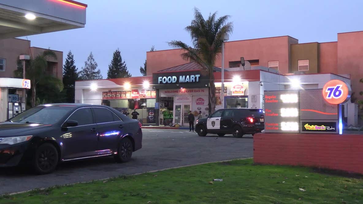 Raw video: Store employees fires gun at would-be robbers in Oakland