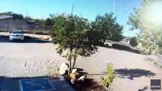 Watch hot air balloon knock over radio tower in Albuquerque