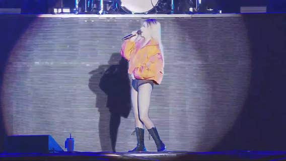 Shania Twain brings 81-year-old 'superfan' onstage for heartwarming moment