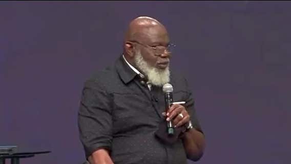 Bishop T.D. Jakes suffers 'health incident' during Sunday service