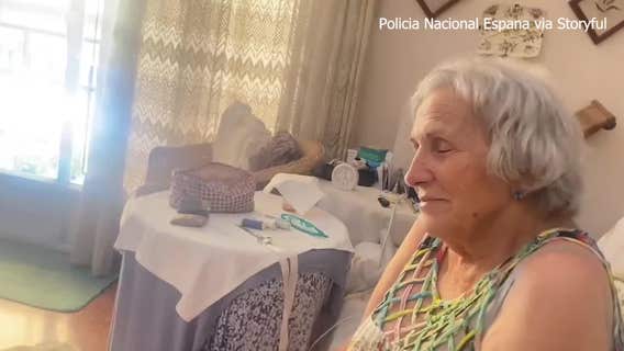 Spanish police officer serenades elderly robbery victim with piano performance"