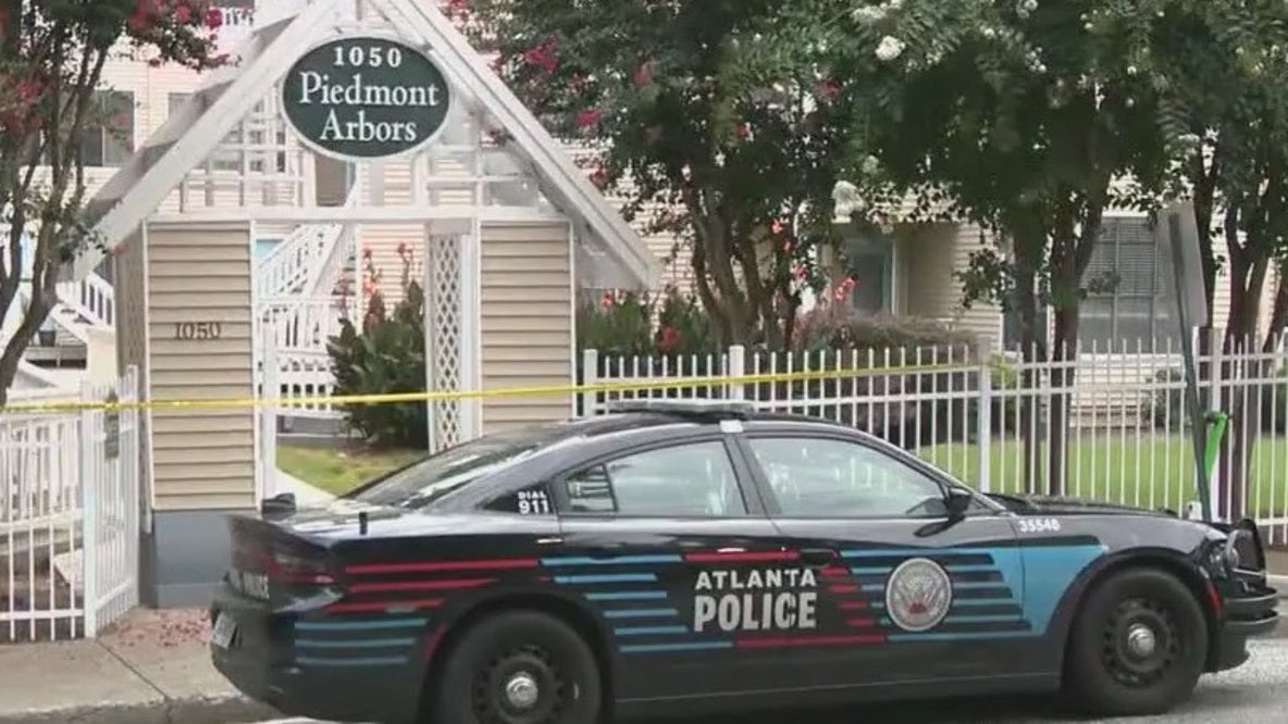 Atlanta police investigate fatal stabbing at Atlanta apartments