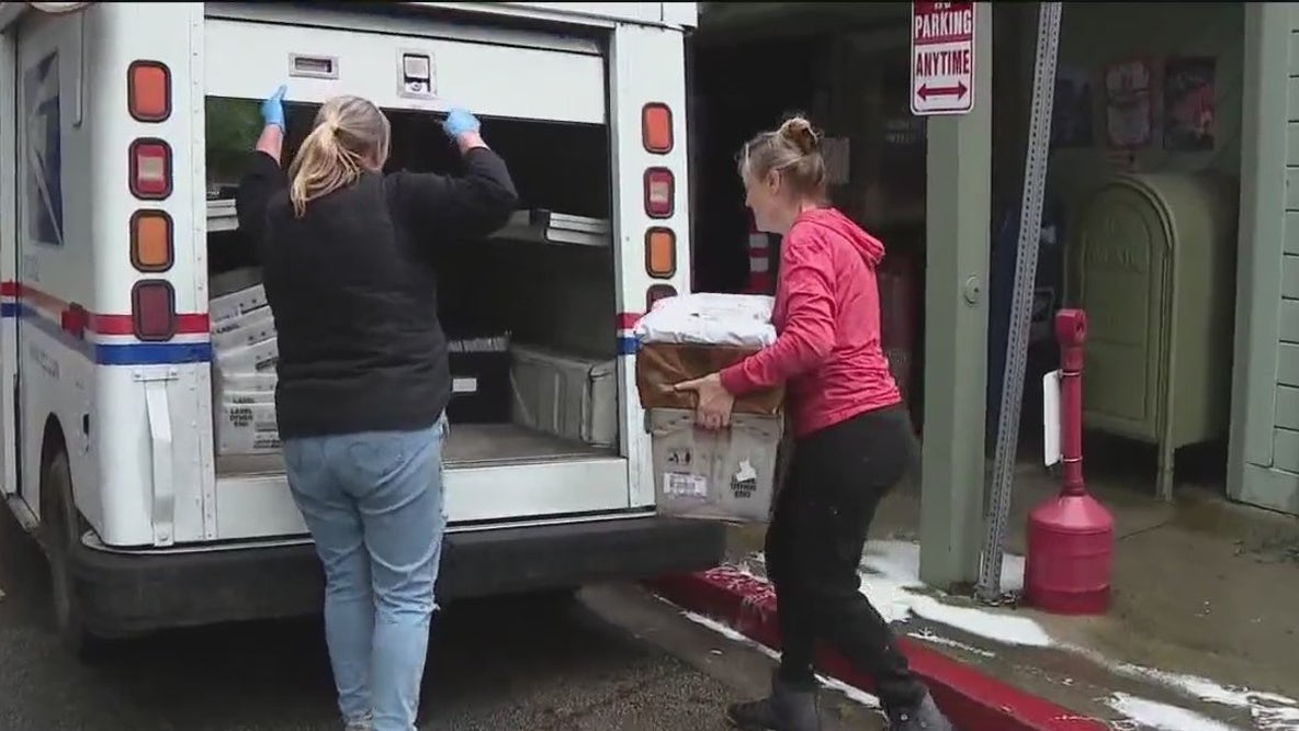 3 hurt after fire breaks out above Brookdale post office