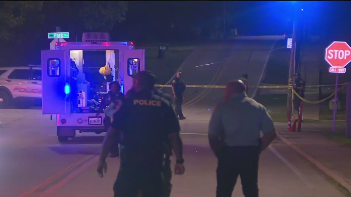 Two shot in Forest Park graduation party