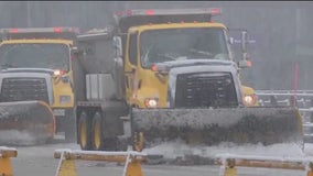 Chicago drivers, travelers caught off guard by periods of heavy snow