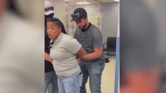 Chicago alder to file claim against feds over her arrest at hospital