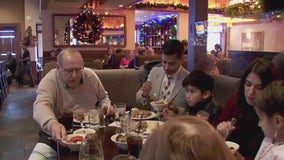 Restaurants open doors to families on Thanksgiving