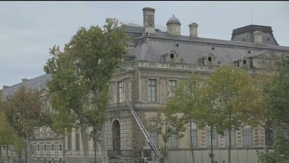 Thieves steal crown jewels from Louvre Museum