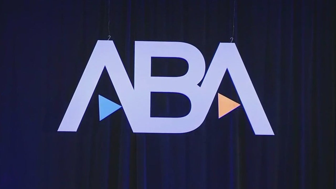 Pritzker speaks at aba annual meeting fox 32 chicago
