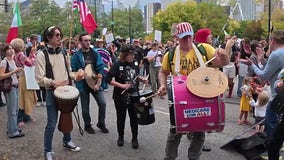 'No Kings' protesters jam out in Grant Park