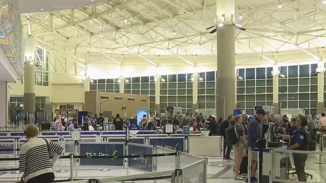 Houston airports: Check flight delays, cancellations, TSA wait times at Hobby, Bush