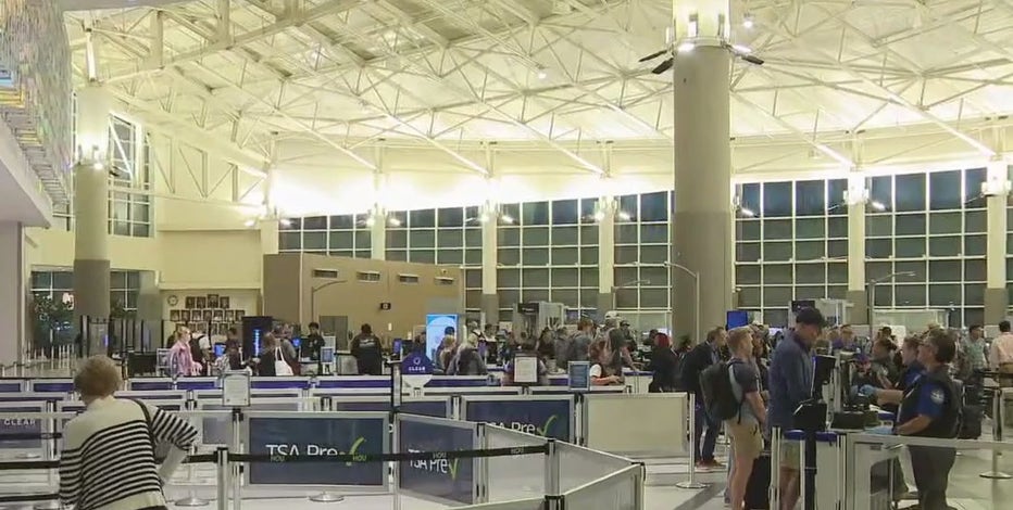 Houston airports: Check flight delays, cancellations, TSA wait times at Hobby, Bush