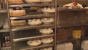 Long lines to buy Thanksgiving pies in Houston