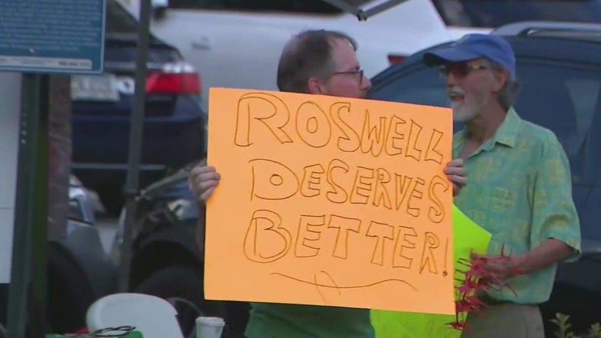 Mimosa Hall protest in Roswell