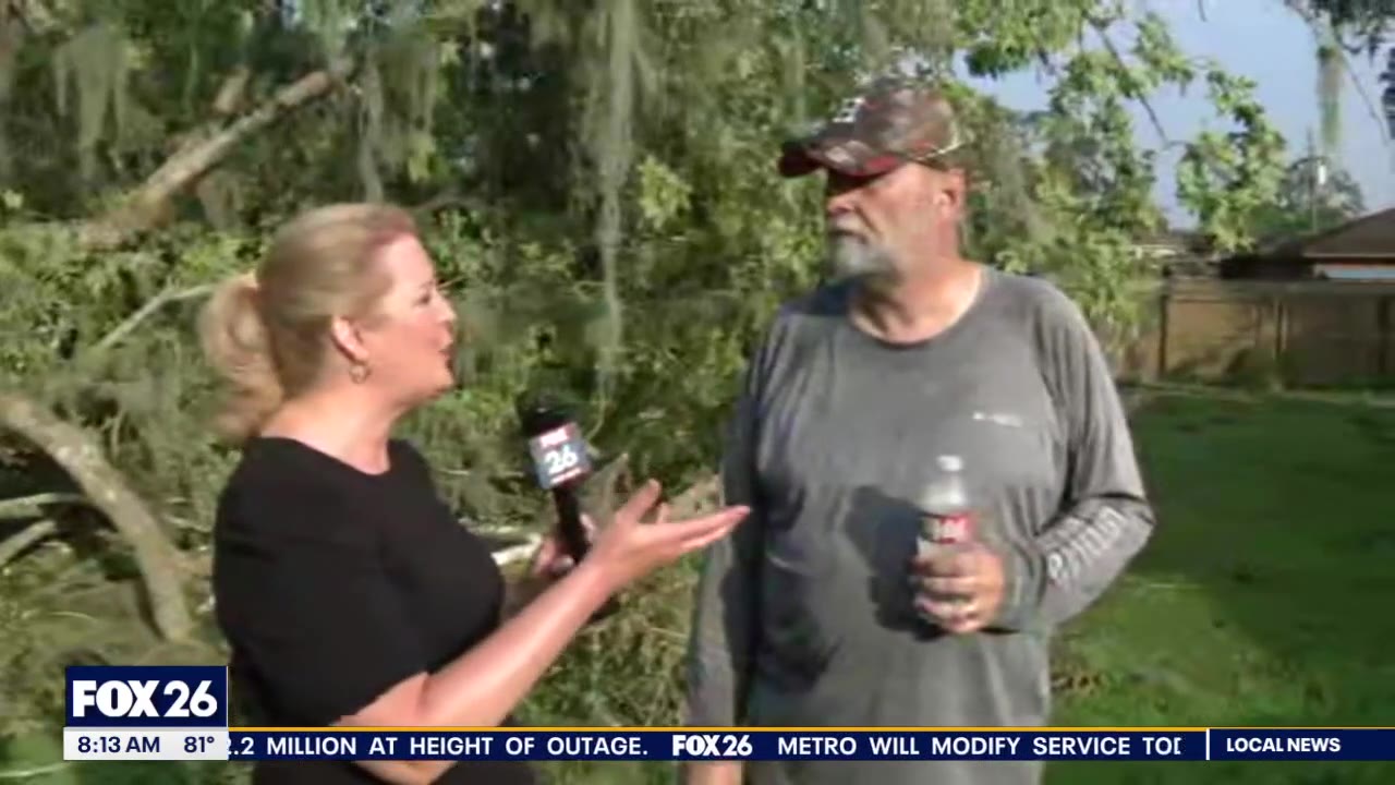 Houstonians dealing with fallen trees