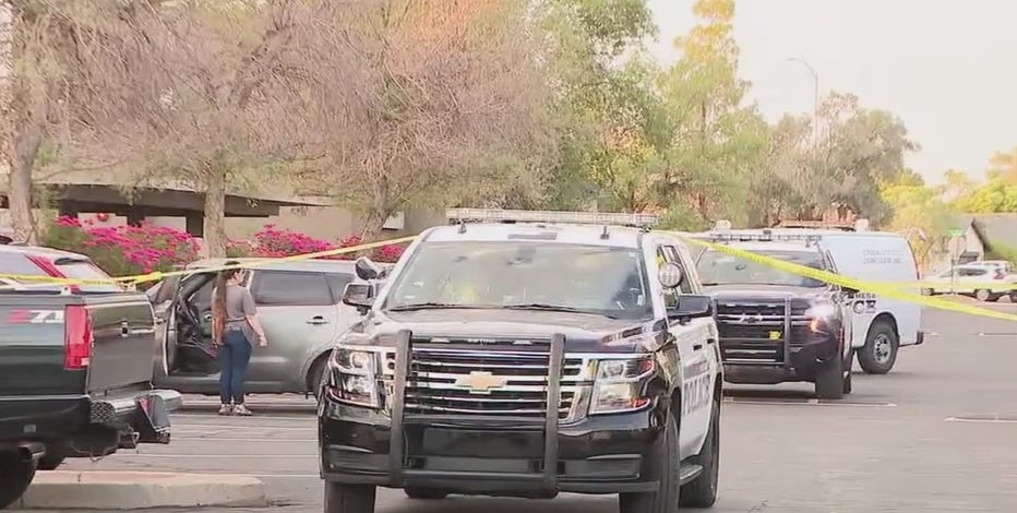 Mother, 2 daughters stabbed by suspect at Mesa apartments: PD