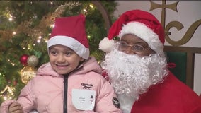 Chicago Bears spread holiday cheer at annual event