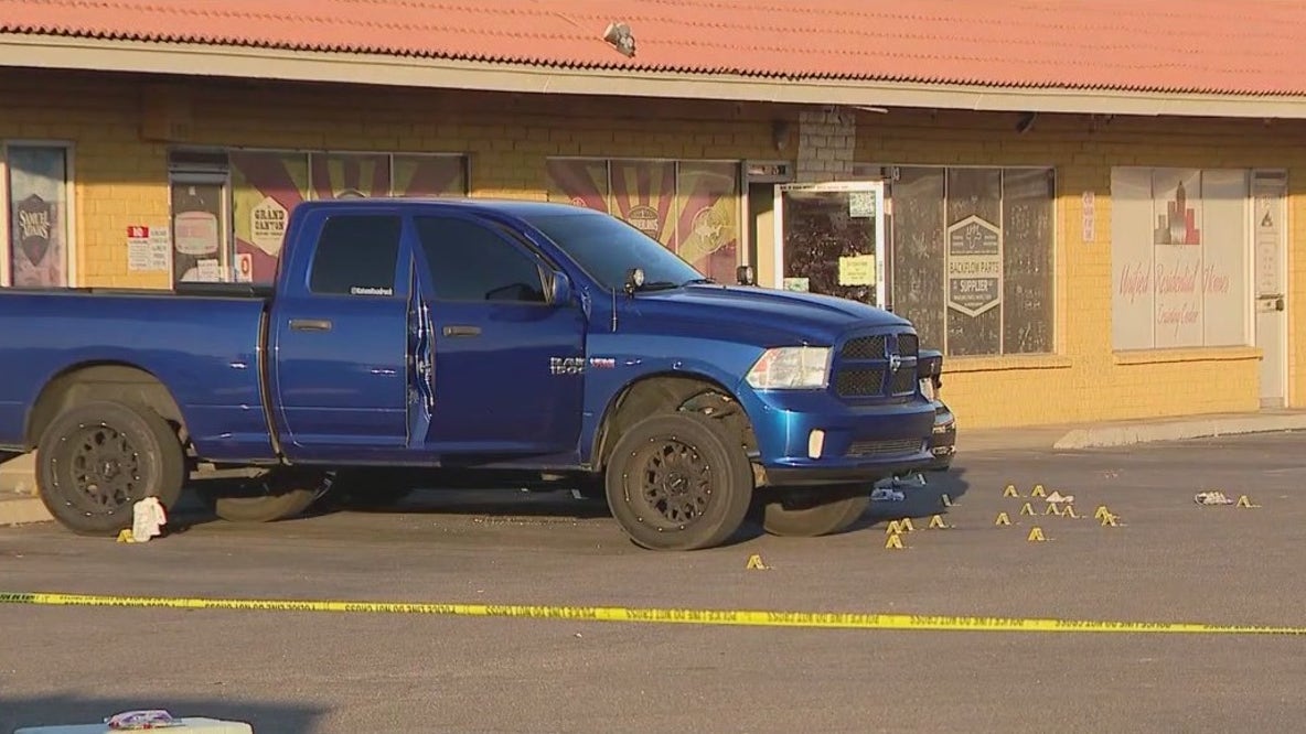 Man killed in shootout at Peoria sports bar