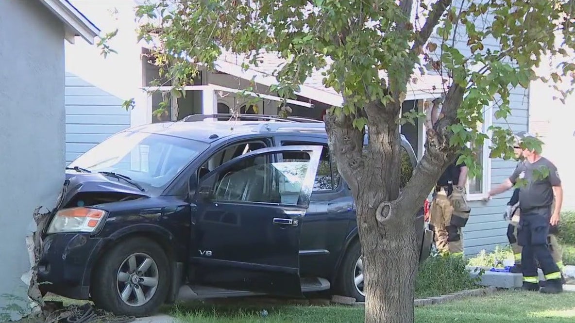 Car crashes into Glendale home