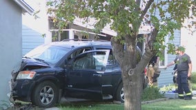 Car crashes into Glendale home