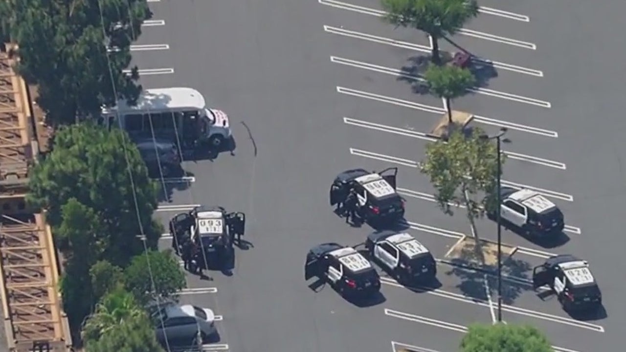 Pursuit ends in standoff on Costco parking lot | FOX 11 Los Angeles