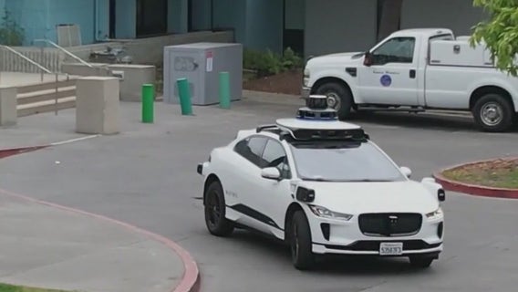 Waymo looking to expand to Oakland airport
