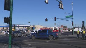 Crash shuts down Phoenix intersection