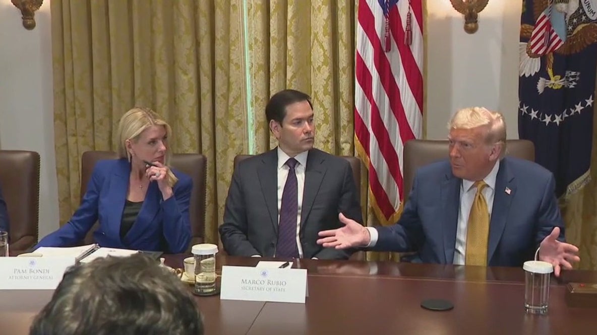 Trump defends Bondi over Epstein client list