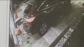 Thieves plow vehicle into Oakland 7-Eleven