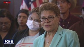 ICE in LA: Mayor Bass confronts federal agents in MacArthur Park, demands withdrawal