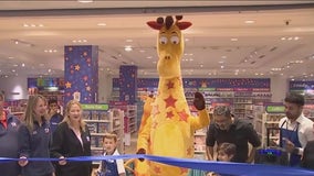 Toys 'R' Us opens new standalone store in Chicago suburb