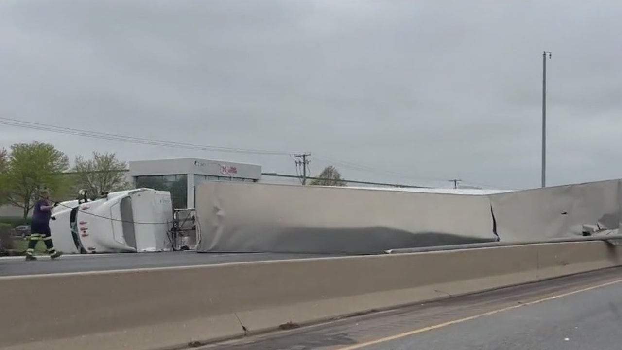 Semi-Truck Rollover Blocks I-55 Northbound, Traffic Diverted in Bolingbrook