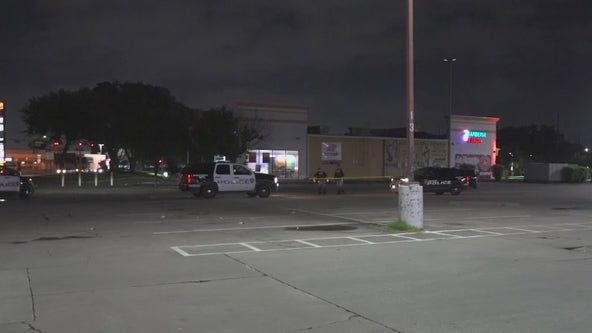 West Houston: Man shot to death in shopping center parking lot, police say