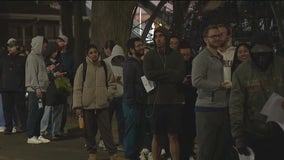 Early voters wait in long lines in Chicago before Election Day