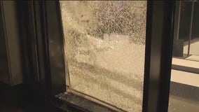 Burglars smash store window on Michigan Avenue