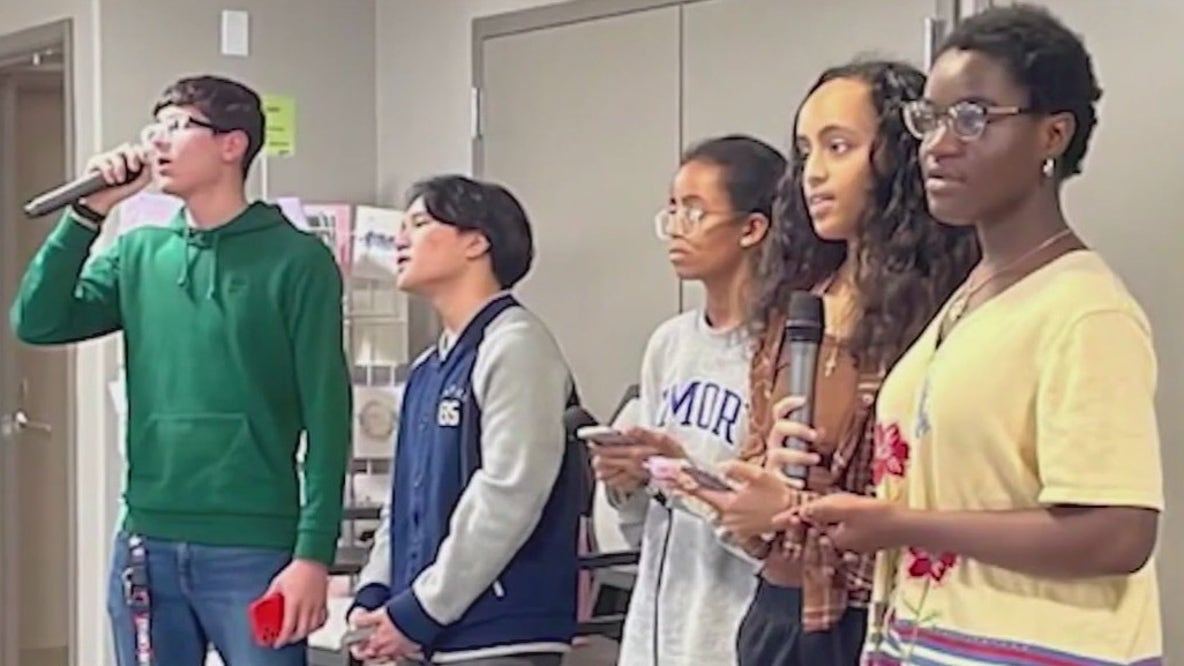 'Neurosingers' raise money through song