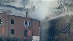 Fire at abandoned Chicago apartment building leaves 2 hospitalized