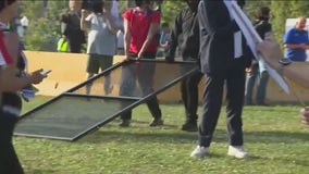 Protesters steal fencing from outside United Center