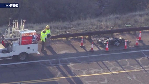 2 killed in crash along highway north of Phoenix