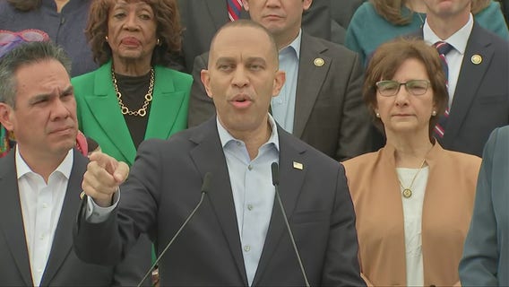 House Democrats press conference as shutdown looms [RAW]