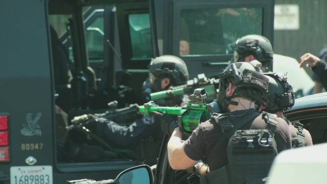 FBI, SWAT stand-off in Canoga Park | FOX 11 Los Angeles