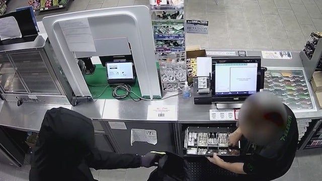 Lake County deputies search for suspect in armed gas station robbery