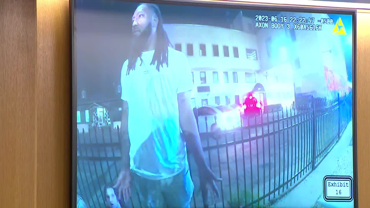 Video: MPD's first encounter with Derrick Thompson Video: MPD's first encounter with Derrick Thompson