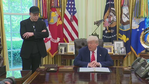 Elon Musk gets White House send-off from President Trump