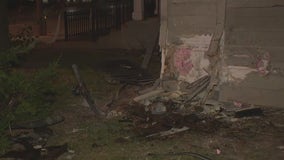 Car crashes into Milwaukee home