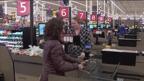 Shoppers make last-minute Thanksgiving purchases