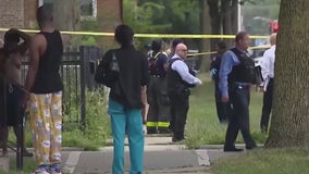 2 dead, 3 hurt in Chicago mass shooting