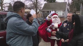 Santa teams up with Melvindale police for some holiday cheer