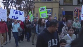 Interfaith groups rally for immigrants in Oakland